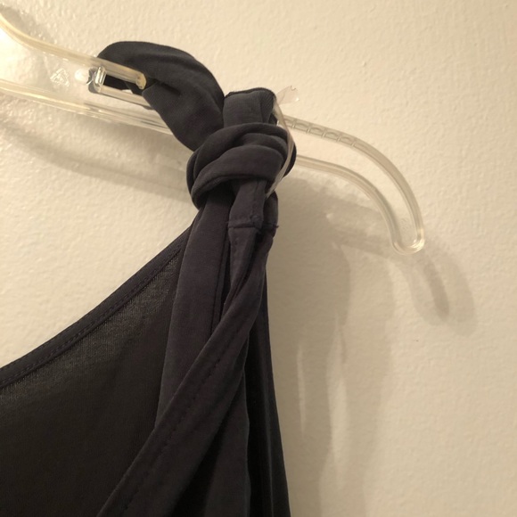 Bundle of 3 AMAZING & VERSATILE tank tops!! - Picture 12 of 14